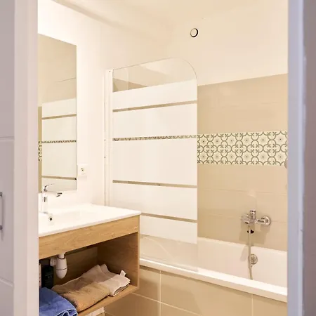 Semesterbostad La Bastide 24 *