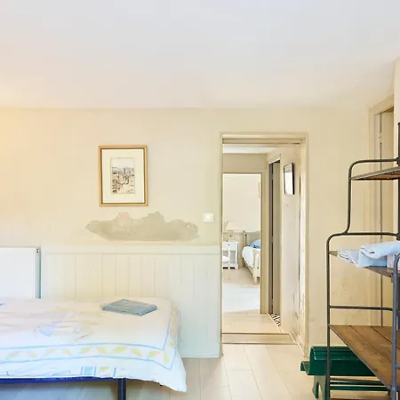 Semesterbostad La Bastide 24 *